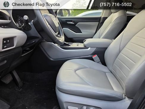 Used 2023 Toyota Highlander XLE FWD image 8
