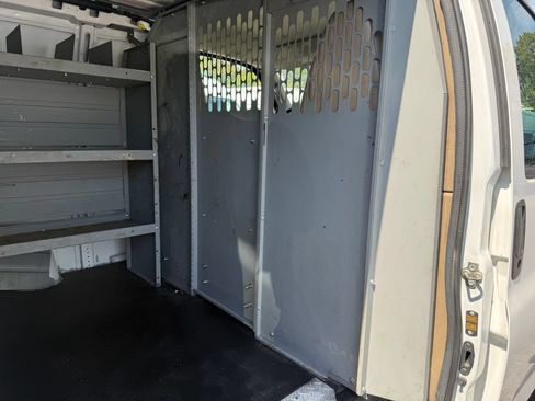 Used 2020 Chevrolet Express 3500 w/ Driver Convenience Package RWD image 5