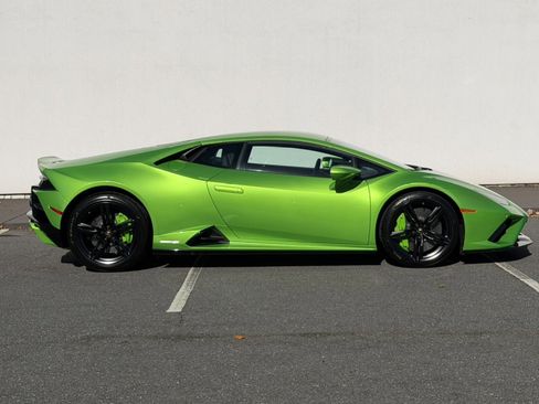 Used 2021 Lamborghini Huracan EVO image 4