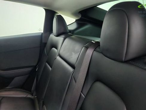 Used 2022 Tesla Model Y Long Range AWD/4WD image 30