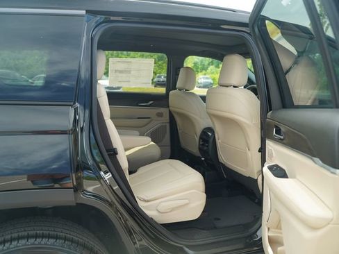 New 2026 Jeep Grand Cherokee L Limited w/ Limited Altitude Package AWD/4WD image 21