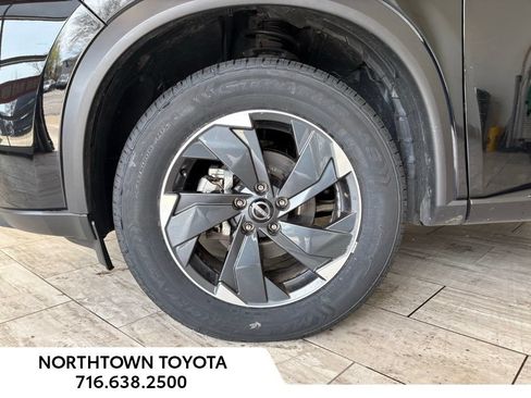 Used 2025 Nissan Rogue SV AWD/4WD image 24