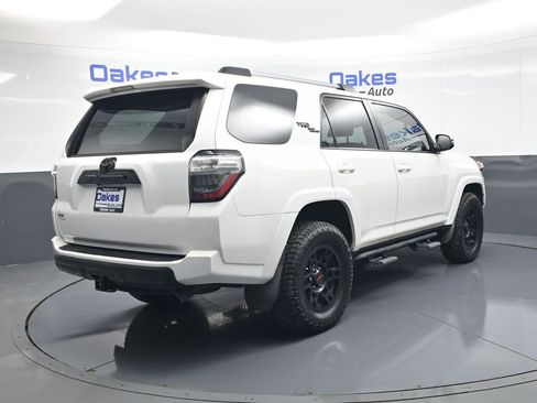 Used 2018 Toyota 4Runner TRD Off-Road Premium image 8