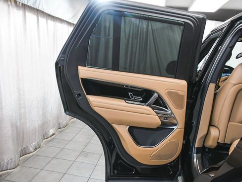 Used 2025 Land Rover Range Rover SE AWD/4WD image 14
