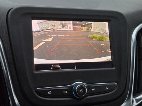 Used 2022 Chevrolet Equinox LS image 15