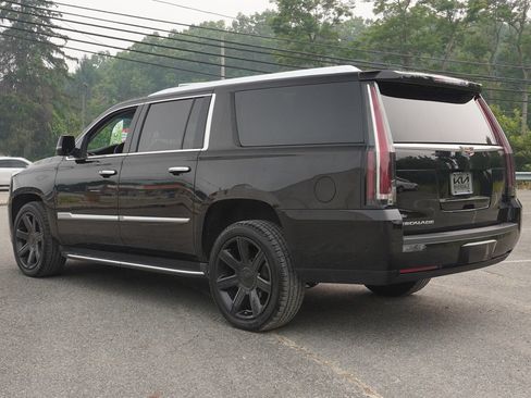 Used 2020 Cadillac Escalade ESV Luxury AWD/4WD image 13