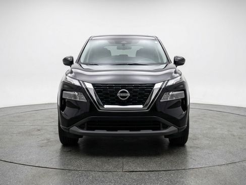 Used 2025 Nissan Rogue SV AWD/4WD image 2