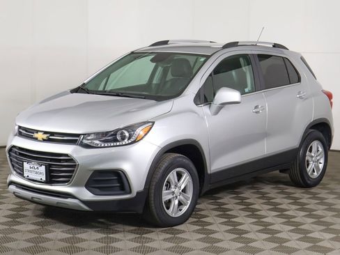 Used 2019 Chevrolet Trax LT w/ LT Convenience Package AWD/4WD image 5