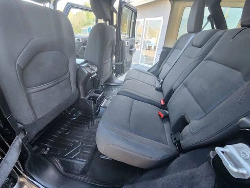 Used 2018 Jeep Wrangler Unlimited Sport S AWD/4WD image 11