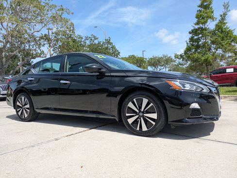 Used 2022 Nissan Altima 2.5 SV AWD/4WD image 2