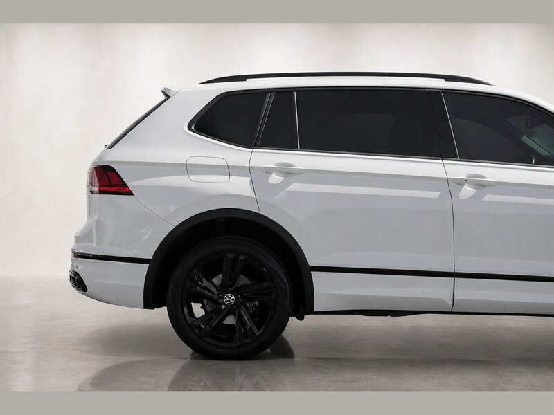 Used 2023 Volkswagen Tiguan SE R-Line FWD image 6