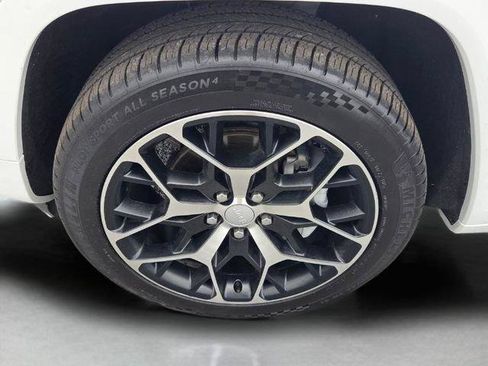 Used 2023 Jeep Grand Cherokee Summit AWD/4WD image 9