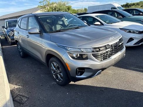 Used 2025 Kia Seltos LX AWD/4WD image 2