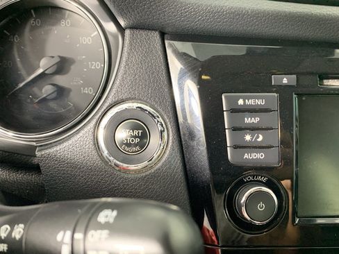 Used 2019 Nissan Rogue SL FWD image 17