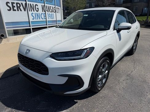 New 2026 Honda HR-V LX image 2