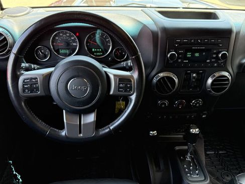 Used 2018 Jeep Wrangler Unlimited Sahara AWD/4WD image 12