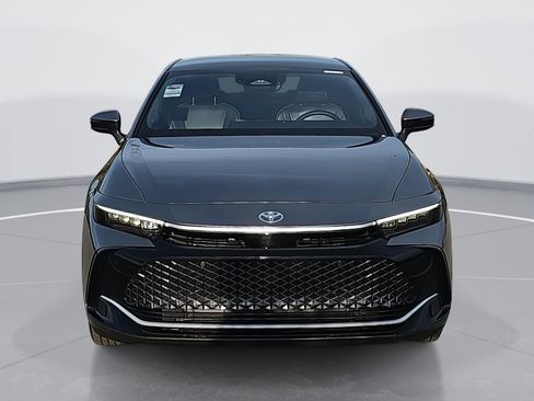 Used 2023 Toyota Crown Limited image 8