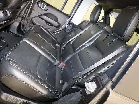 Used 2022 Jeep Wrangler Unlimited Sahara w/ Cold Weather Group image 11