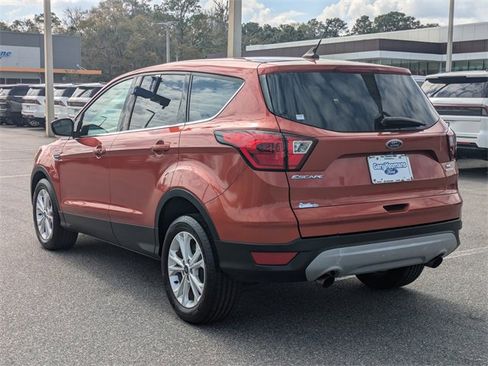 Certified 2019 Ford Escape SE image 6