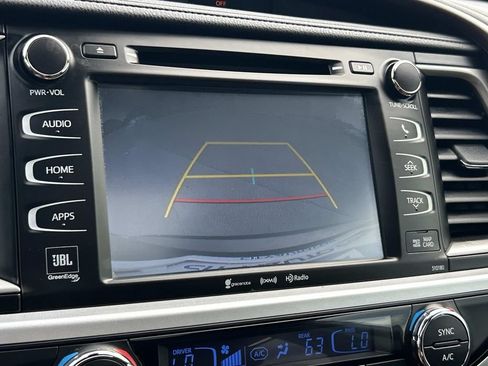 Used 2018 Toyota Highlander Limited FWD image 35