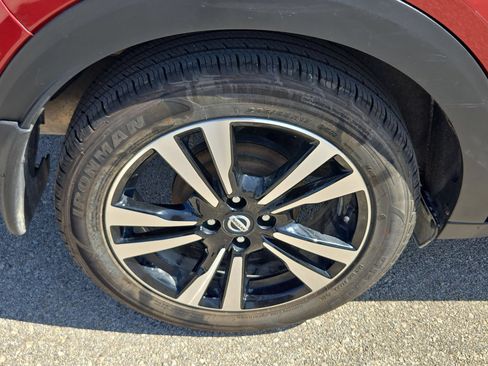 Used 2019 Nissan Kicks SR w/ SR Premium Package FWD image 30
