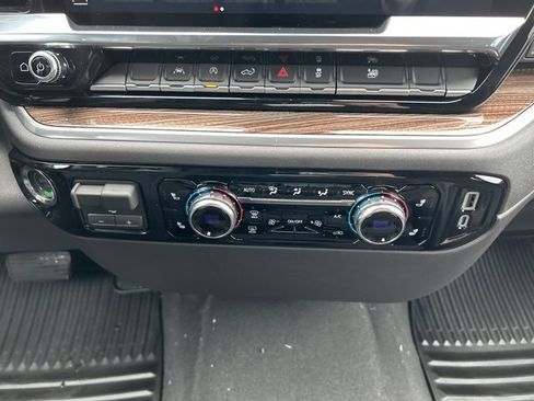 New 2026 GMC Sierra 1500 Elevation image 13