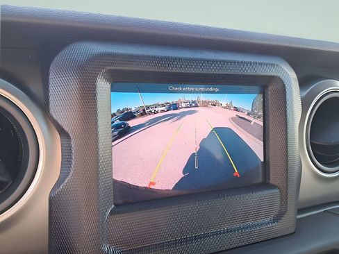 Used 2023 Jeep Wrangler Unlimited Sport image 20