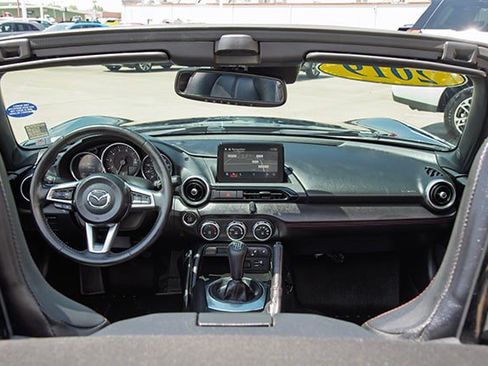 Used 2019 MAZDA MX-5 Miata Grand Touring w/ GT-S Package RWD image 5