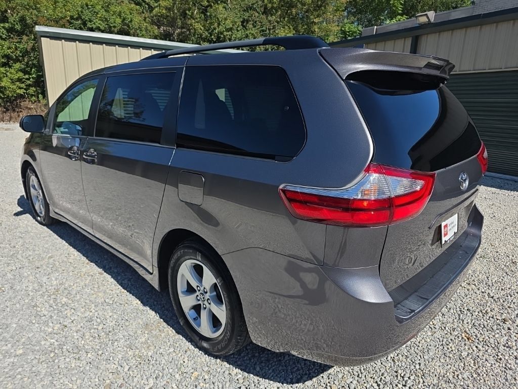 Certified 2018 Toyota Sienna LE FWD image 4