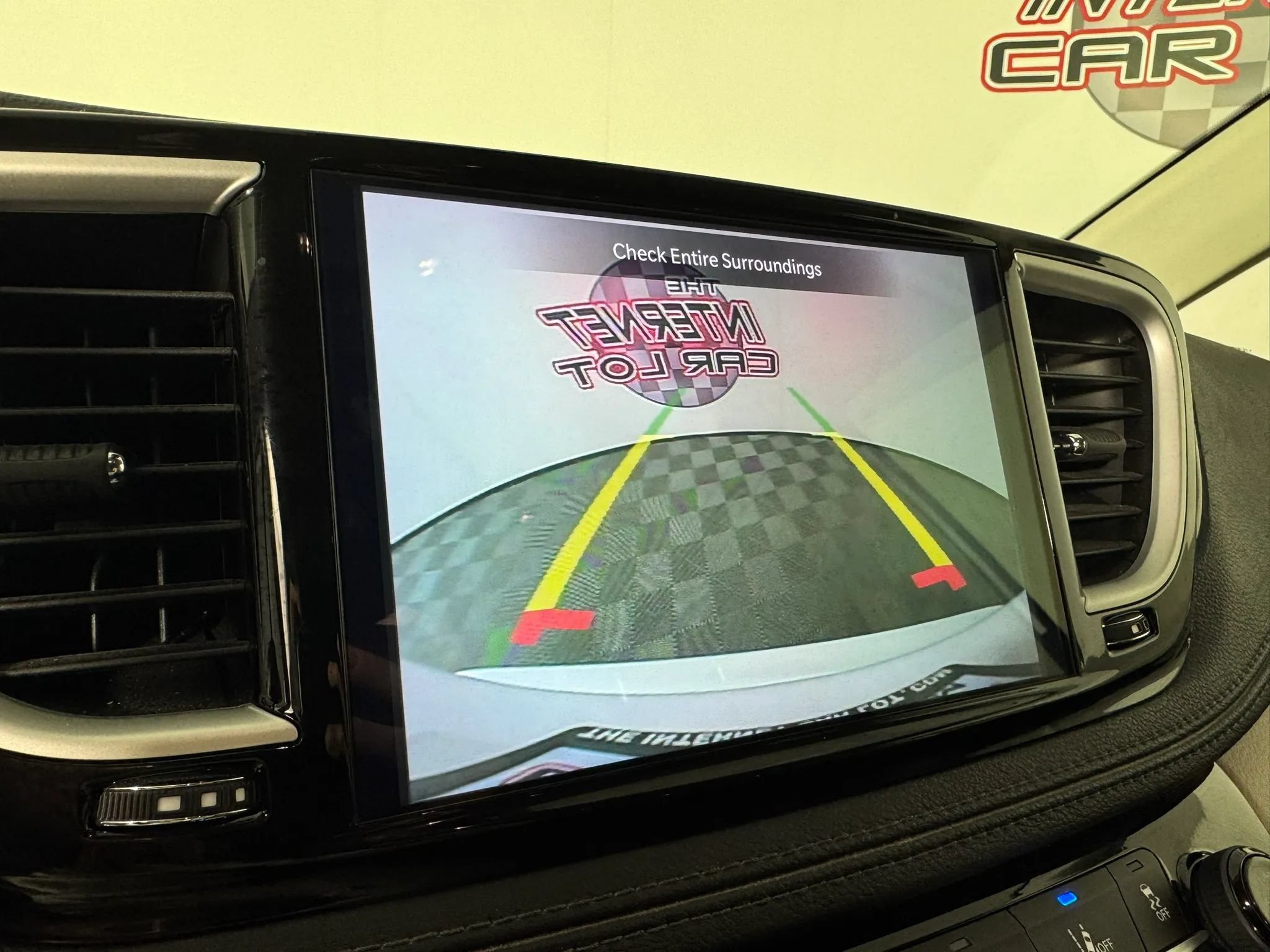 Used 2024 Chrysler Pacifica Touring-L AWD/4WD image 18