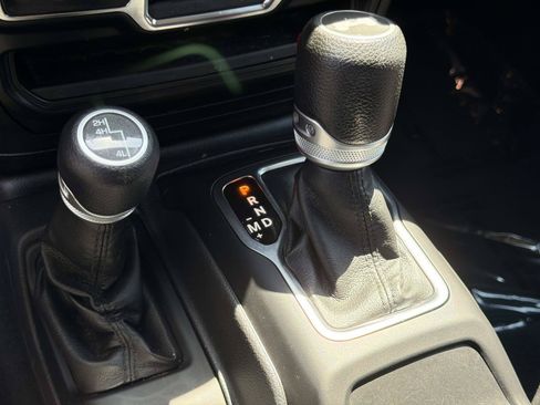 Used 2022 Jeep Wrangler Unlimited Sport AWD/4WD image 26