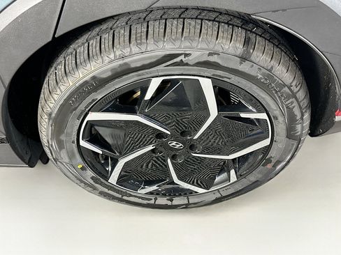 Used 2024 Hyundai Ioniq 5 SE RWD image 11