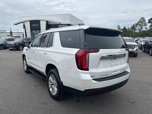 Used 2023 GMC Yukon SLT w/ SLT Premium Package image 3