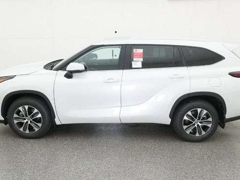 New 2026 Toyota Highlander XLE image 31