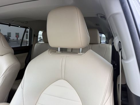 Used 2022 Toyota Highlander XLE image 29