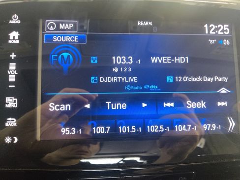 Used 2017 Honda Pilot Elite image 25