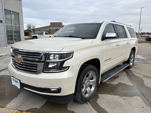 Used 2015 Chevrolet Suburban LTZ image 2