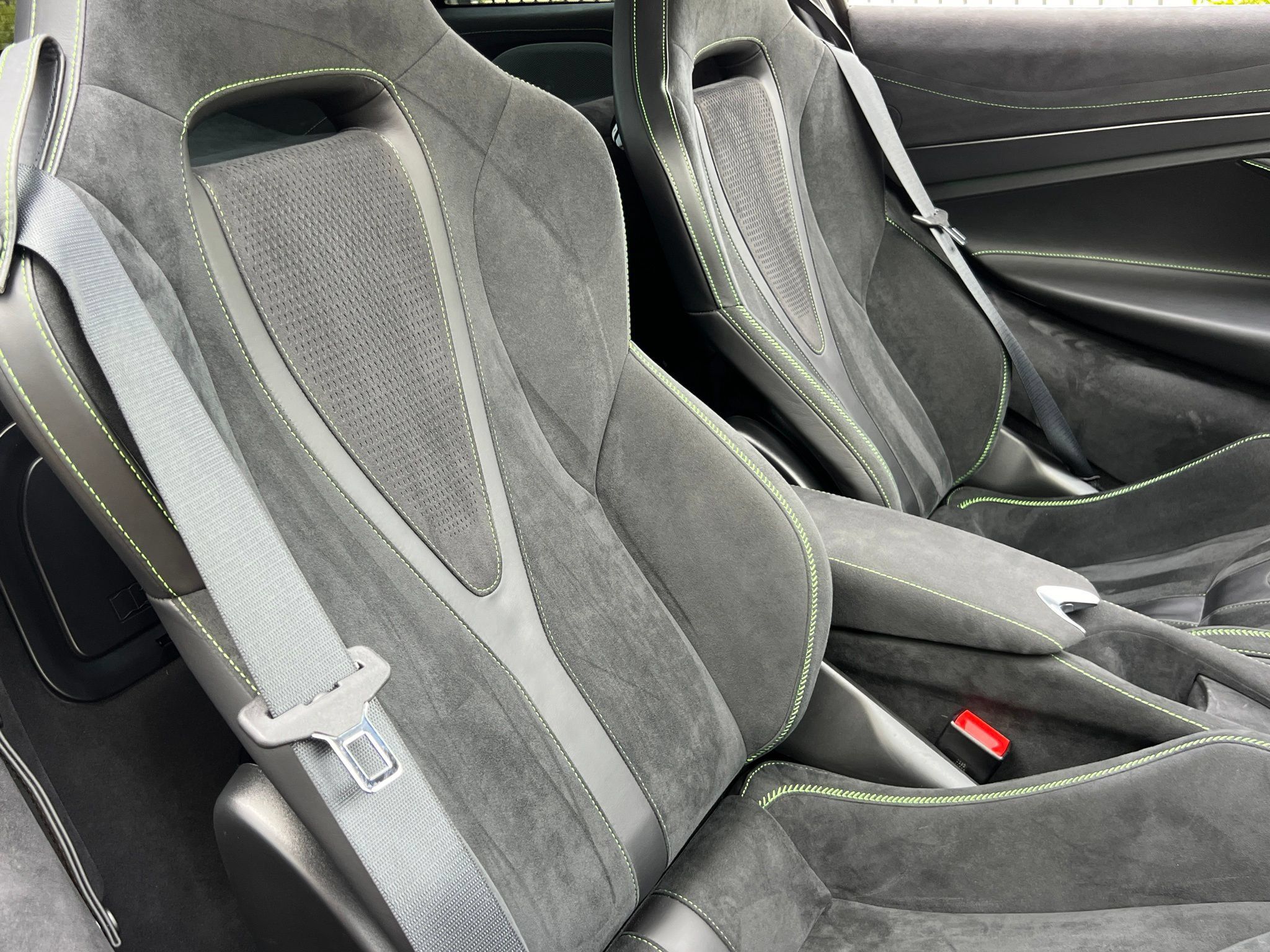 Used 2024 McLaren 750S RWD image 29