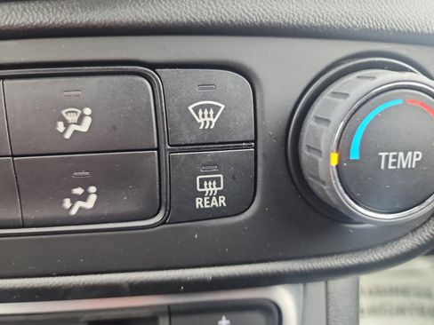 Used 2022 GMC Terrain SLE image 27