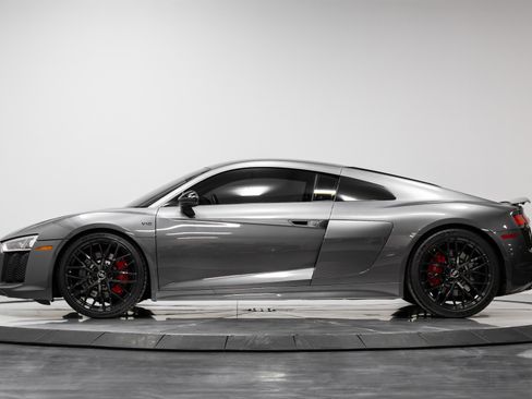 Used 2018 Audi R8 V10 w/ Premium Package image 25