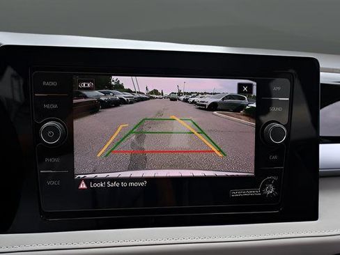 Certified 2025 Volkswagen Taos SE FWD image 23