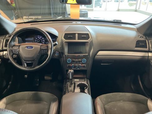 Used 2019 Ford Explorer XLT w/ Equipment Group 202A image 28