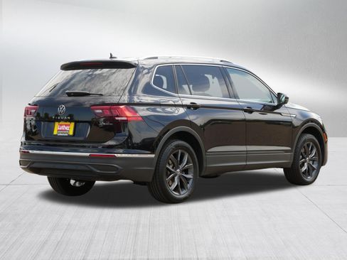 Used 2022 Volkswagen Tiguan SE w/ Panoramic Sunroof Package AWD/4WD image 7