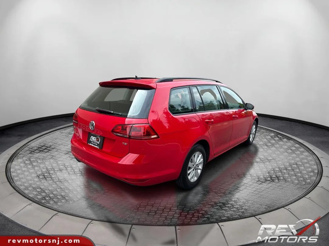 Used 2015 Volkswagen Golf S FWD image 5