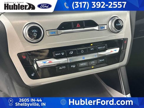 Used 2022 Ford Explorer XLT w/ Equipment Group 202A AWD/4WD image 19