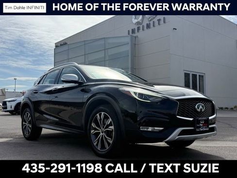 Used 2017 INFINITI QX30 Premium w/ Technology Package image 1