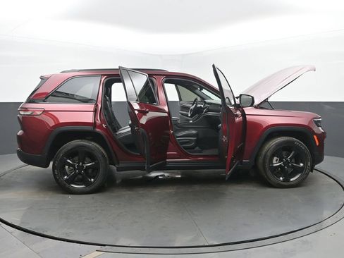 Used 2023 Jeep Grand Cherokee Altitude image 57