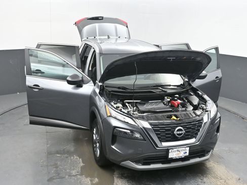 Used 2023 Nissan Rogue S image 41
