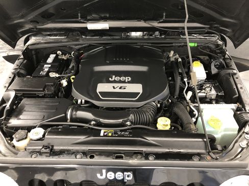 Used 2017 Jeep Wrangler Unlimited Sport w/ Quick Order Package 24S image 7