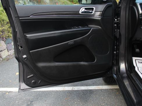 Used 2018 Jeep Grand Cherokee Limited image 12